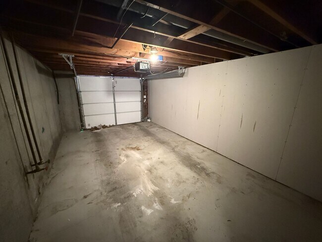 Building Photo - 1006_1008_NW