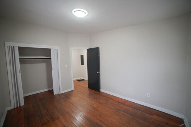 Building Photo - 2 Bed / 1 Bath HOME