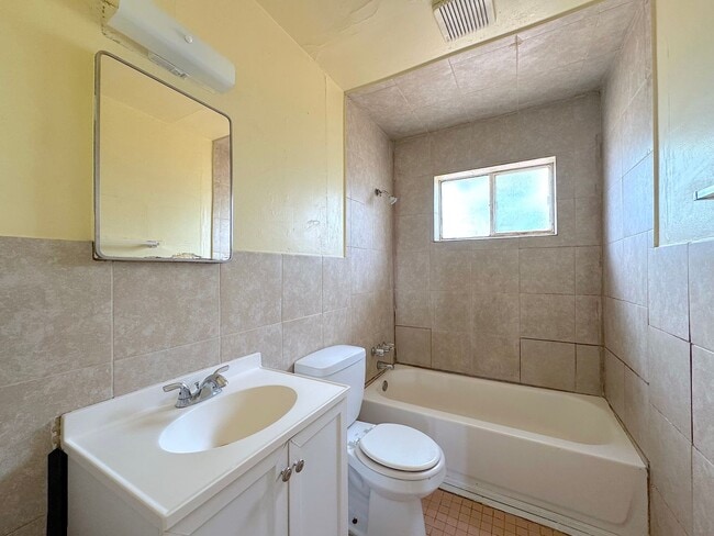 Building Photo - Northeast El Paso 3bed/2Bath