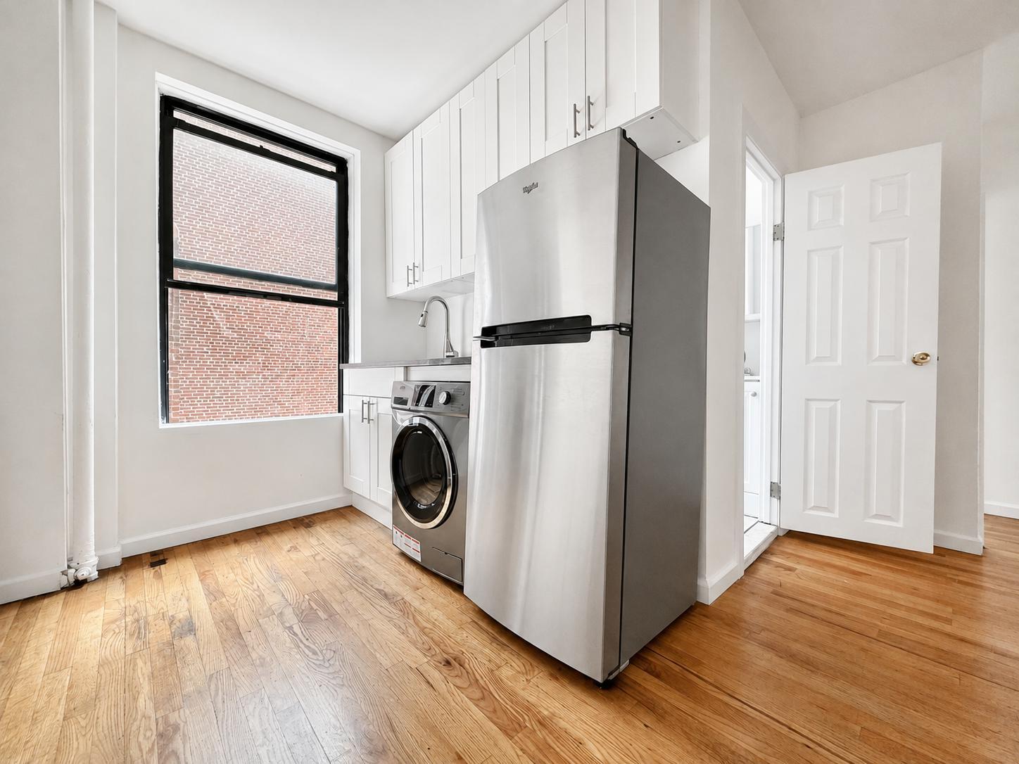 Building Photo - 401 E 68th St