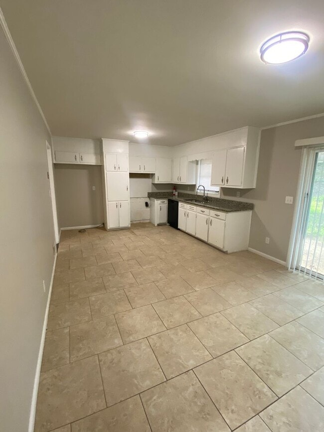 Building Photo - Beautiful 3BR Home – Comfort & Functionality