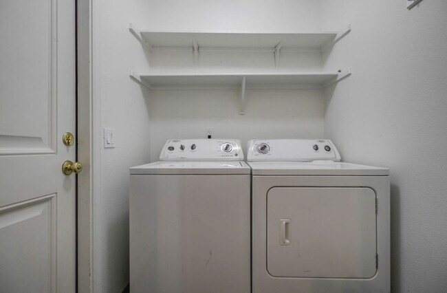 Building Photo - 1224 W Boxelder Cir