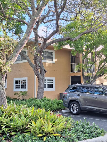 Building Photo - 401 SE 10th St