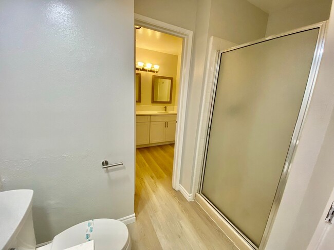 Building Photo - Beautifully Remodeled Home in the HEART of Fashion Valley! Comes with Parking!