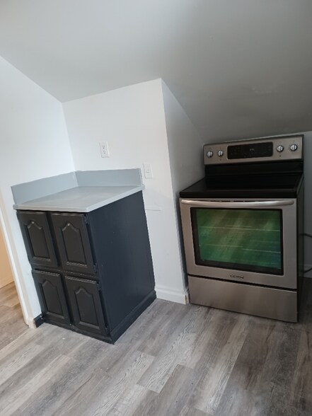 Building Photo - 92 Twiss St