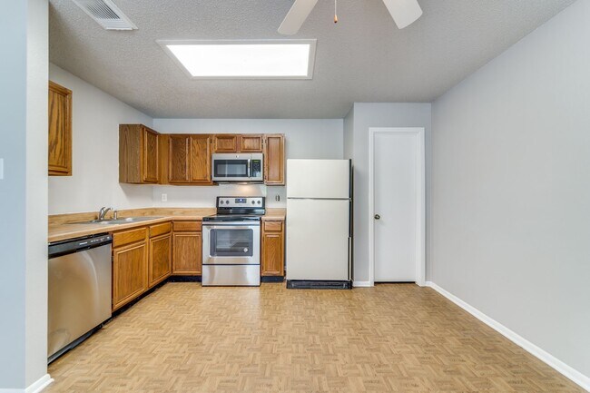 Building Photo - 3-BEDROOM IN HUNTERS CHASE, NORTHSIDE ISD