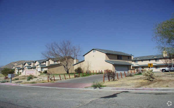 Building Photo - Plaza La Rosa