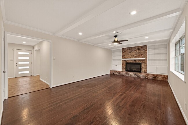 Building Photo - 422 Willow Vista Dr
