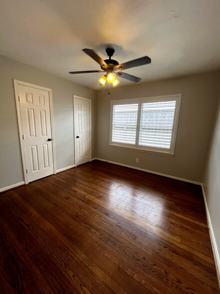 Building Photo - 9613 Westview Dr