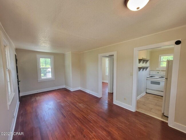 Building Photo - 131 Allen Ave