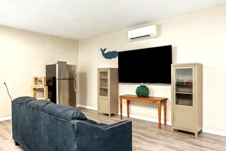 Building Photo - 64 Cobia St