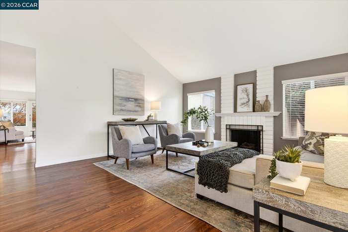 Building Photo - 3409 Loreto Dr