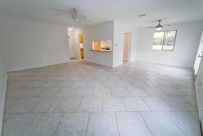 Building Photo - 251 S Villas Ct
