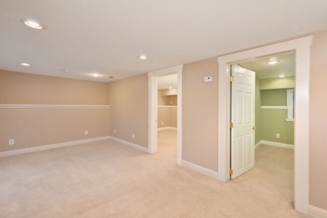 Building Photo - Charming 3 Bedroom/2 Bath Craftsman Home for Lease in Phinney/Greenlake