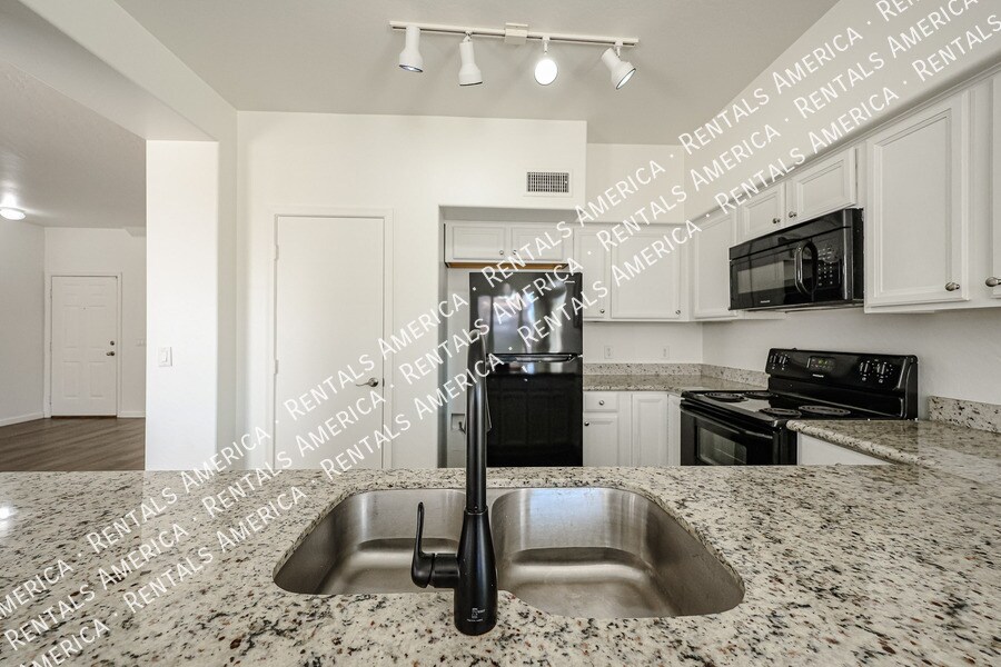 Building Photo - 8757 E Lomita Ave