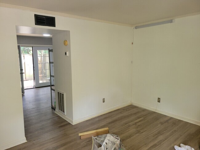 Building Photo - 45 Glenald Way NW