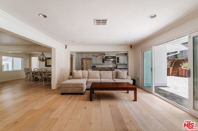 Building Photo - 15514 Del Gado Dr