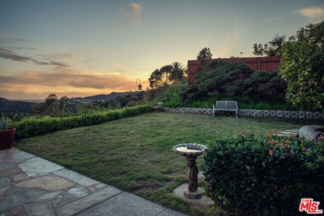 Building Photo - 2701 Lake Hollywood Dr