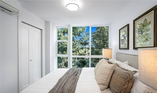 Building Photo - Magnolia Townhome