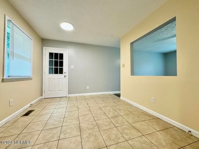 Building Photo - 3802 Brandywine Dr