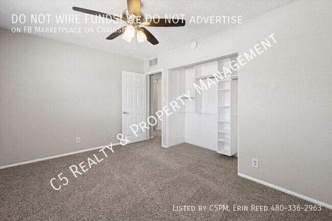 Building Photo - 1418 W 7th Pl