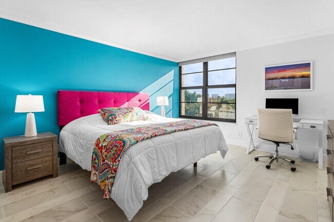 Building Photo - 14 Royal Palm Way