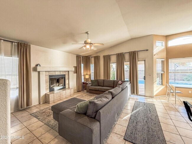 Building Photo - 5057 E Delta Ave