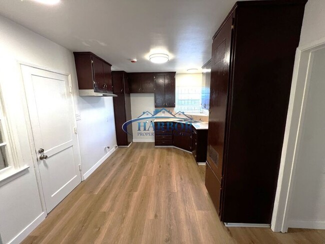 Building Photo - 10019 Felton Ave