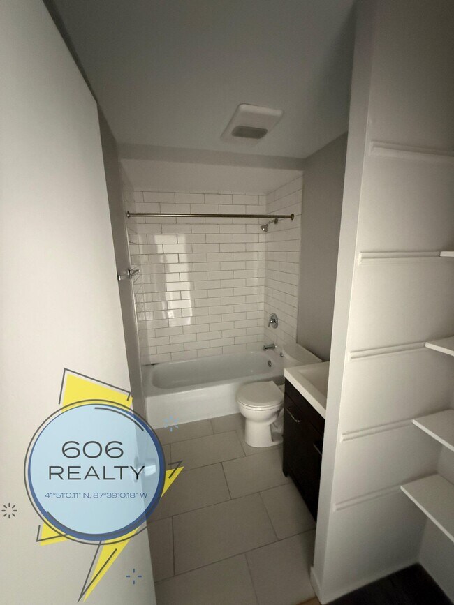 Building Photo - 744 W Gordon Terrace