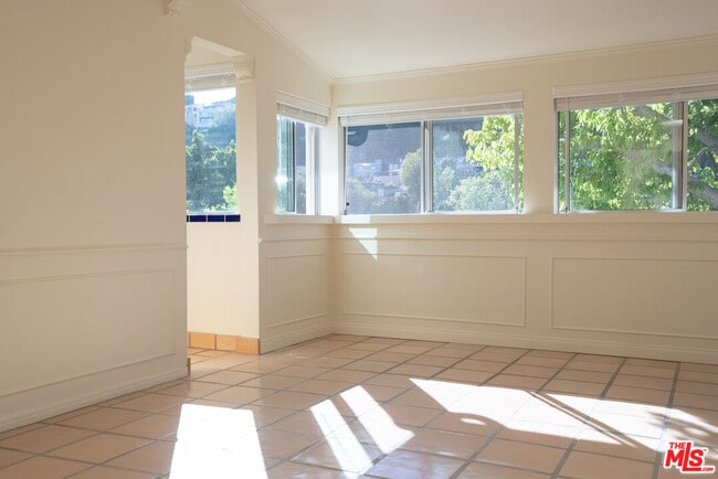 Building Photo - 2401 Meadow Valley Terrace