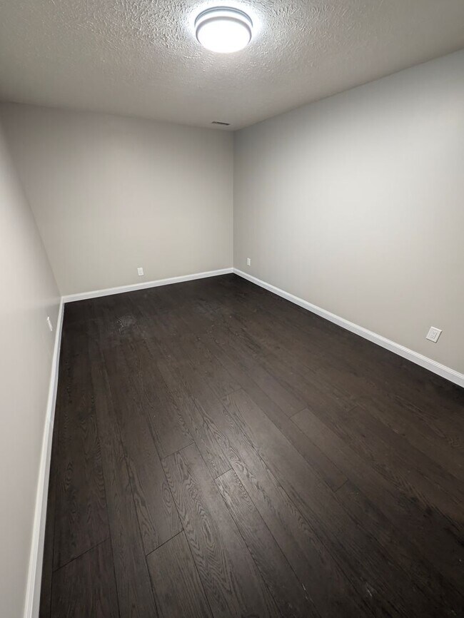 Building Photo - 908 S Mineral Dr