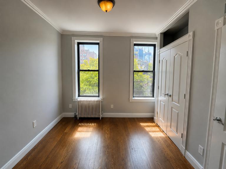 Building Photo - 697 Tenth Ave (47th & 48th Ave), #2FS