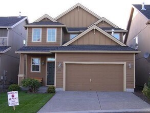 Building Photo - 3 Bedroom Home - Nice back yard -  no appl...