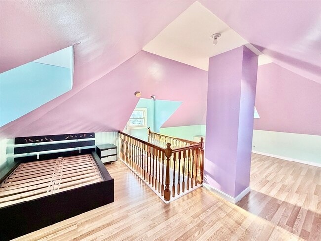 Building Photo - 305 Safford St