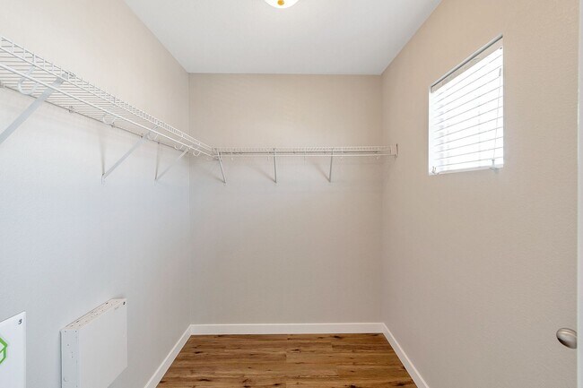 Building Photo - Charming 3 Bedroom 3 Bath Townhouse in Green Valley Ranch!