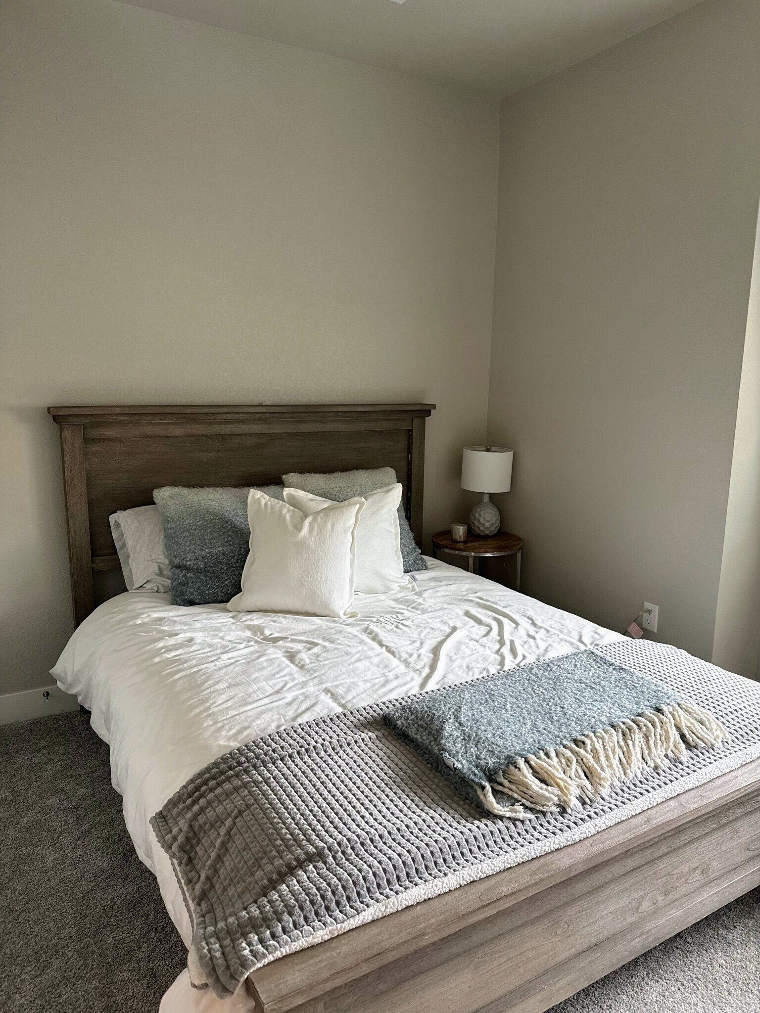 Building Photo - 827 Schlagel St