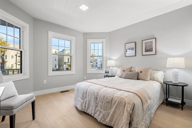 Building Photo - 679-683-683 Columbia Rd