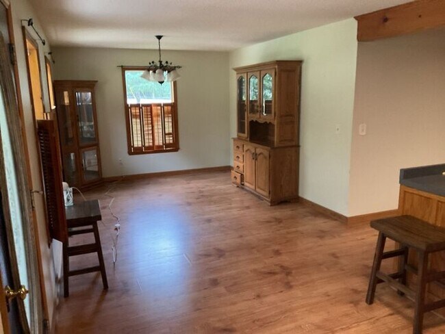 Building Photo - Spacious Home in Leesville