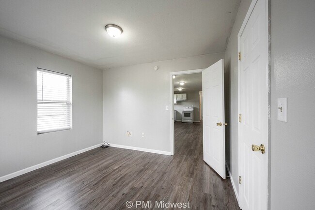 Building Photo - Cozy 2 Bed Apartment in Indianapolis with ...
