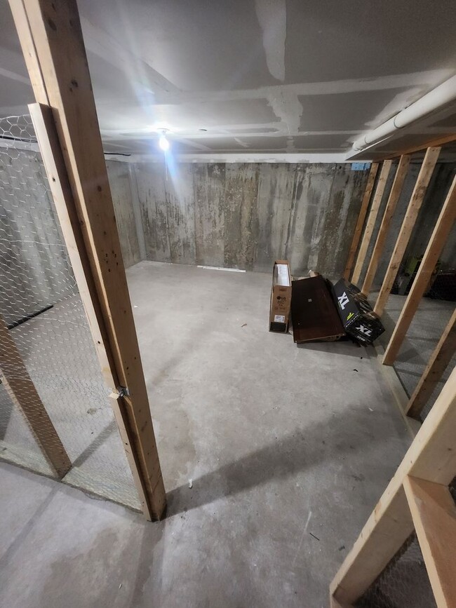 Building Photo - Stunning and Spacious Top Floor 2 Bd 2 Bath in Jamaica Plain with Parking.