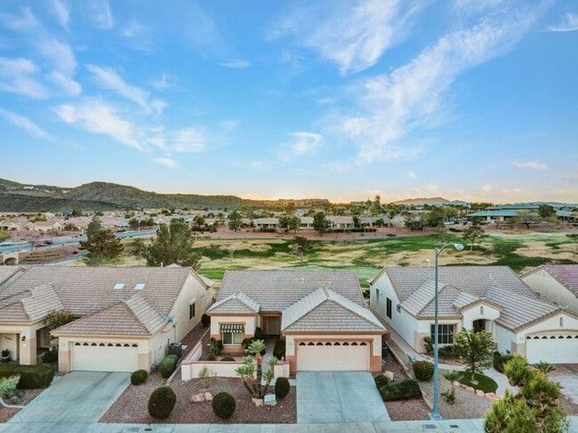 Building Photo - Beautiful Single-Story Home on the Golf Course in Sun City MacDonald Ranch (55+ Community)