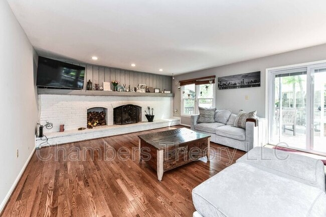 Building Photo - 5703 Pamela Dr