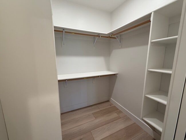 Building Photo - 1401 Windrow Dr