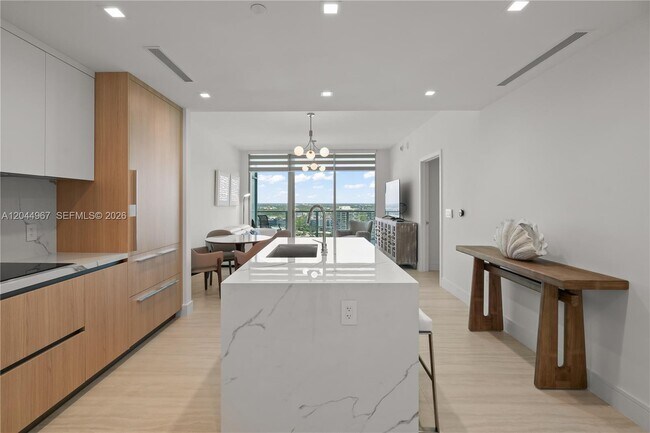 Building Photo - 2411 Laguna Cir