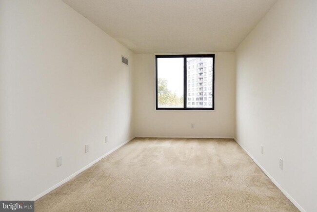 Building Photo - 5225 Pooks Hill Rd