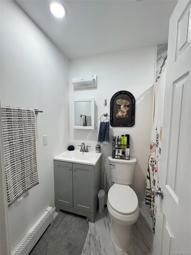 Building Photo - 542 E Pine St