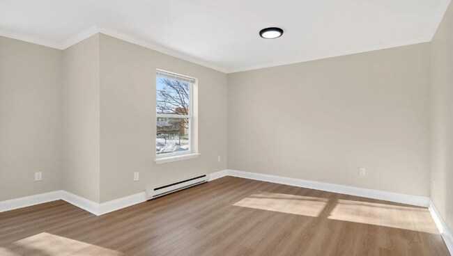 Building Photo - 13 Sligo St