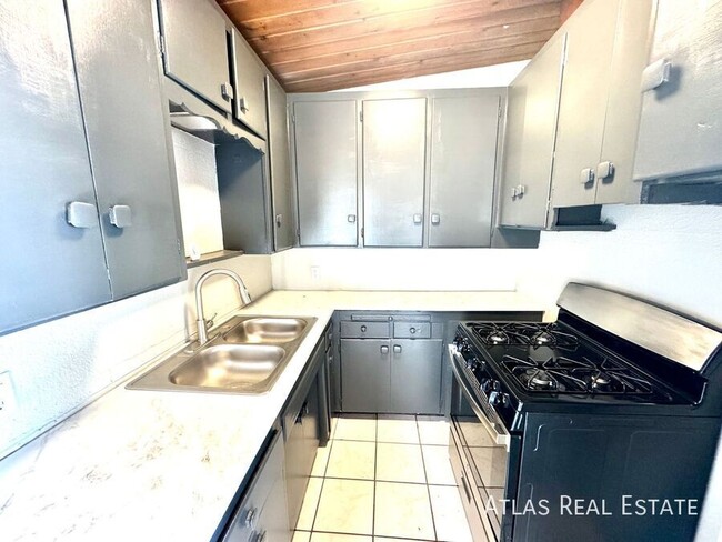 Building Photo - ***One Month Free*** 1 bed 1 Bath in Mesa