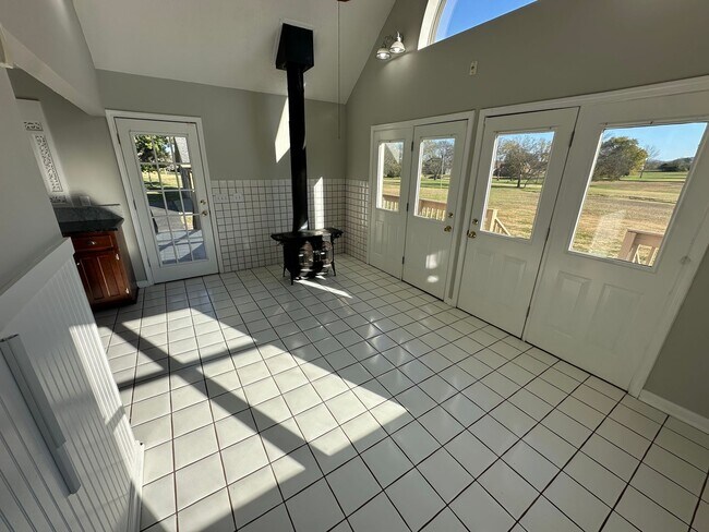 Building Photo - FOR LEASE - 4 Bed, 4 Bath, 5000sqft, 1.5 a...