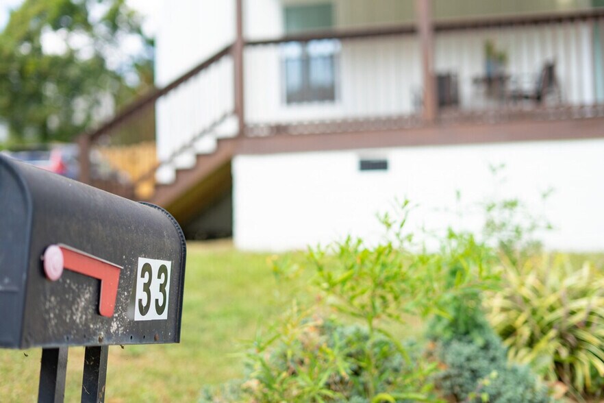 Building Photo - 33 Seth St